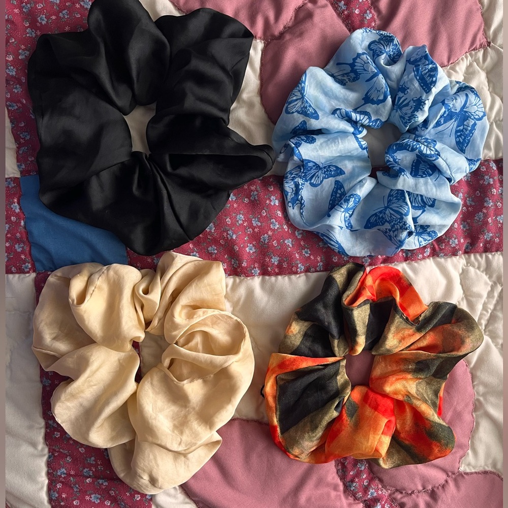 Urban Outfitters Scrunchie Set